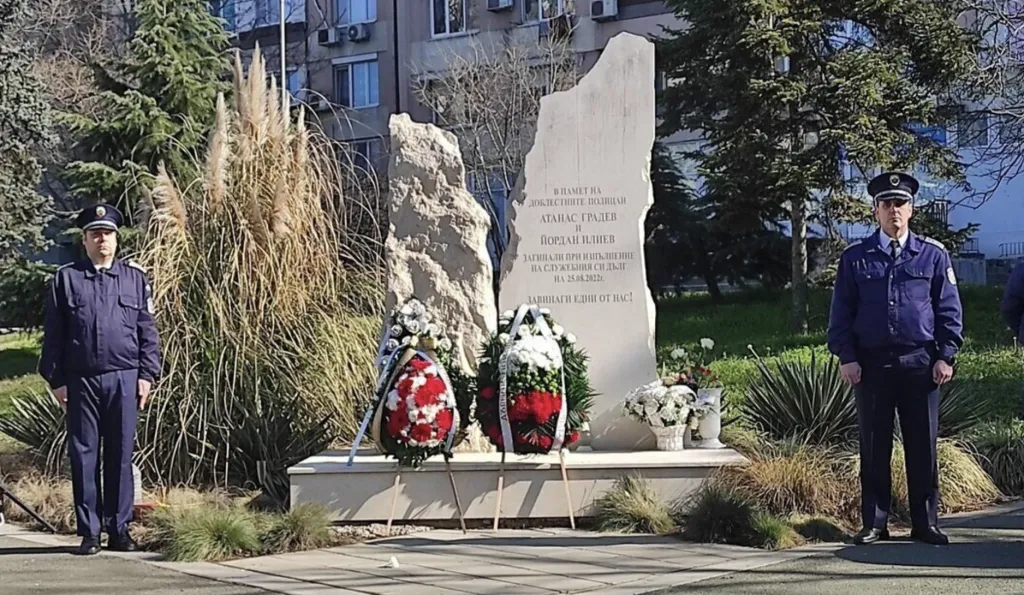Почитат паметта на полицаите Атанас Градев и Йордан Илиев