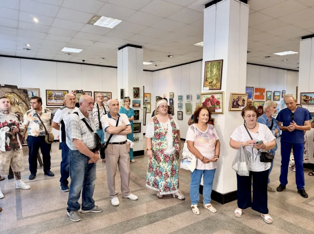 Изложбата „Краят на лятото“ представя над 140 творби на 22 русенски художници