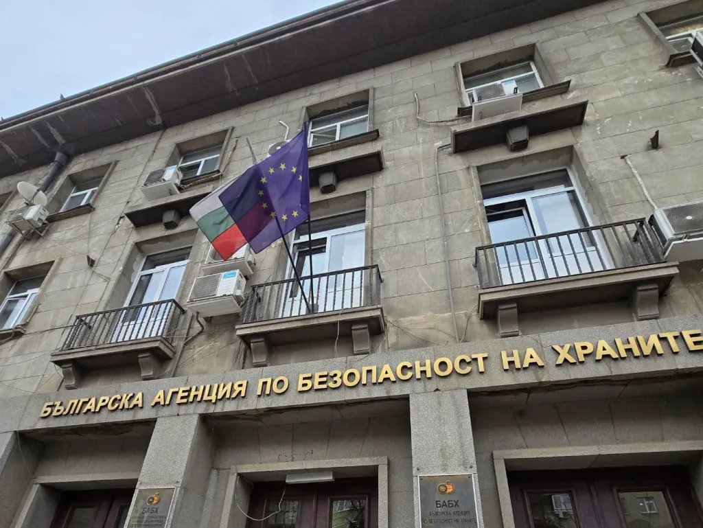 Откриха над 1 тон млечни продукти с изтекъл срок на годност в предприятие у нас