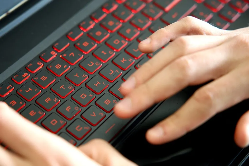ЕС включи ChatGPT, Reddit и Roblox в строгия цифров режим