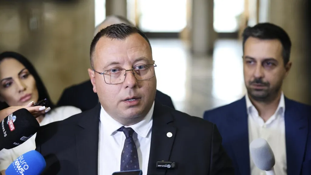 „Възраждане“ подаде регистрация за президентските избори