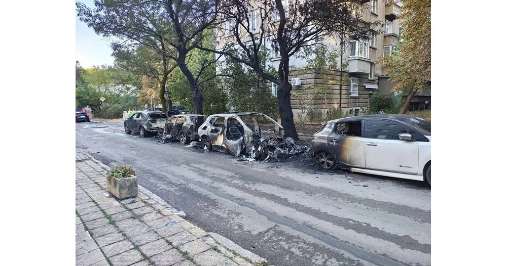 Двама са в ареста за палежите на 12 коли в „Лагера“