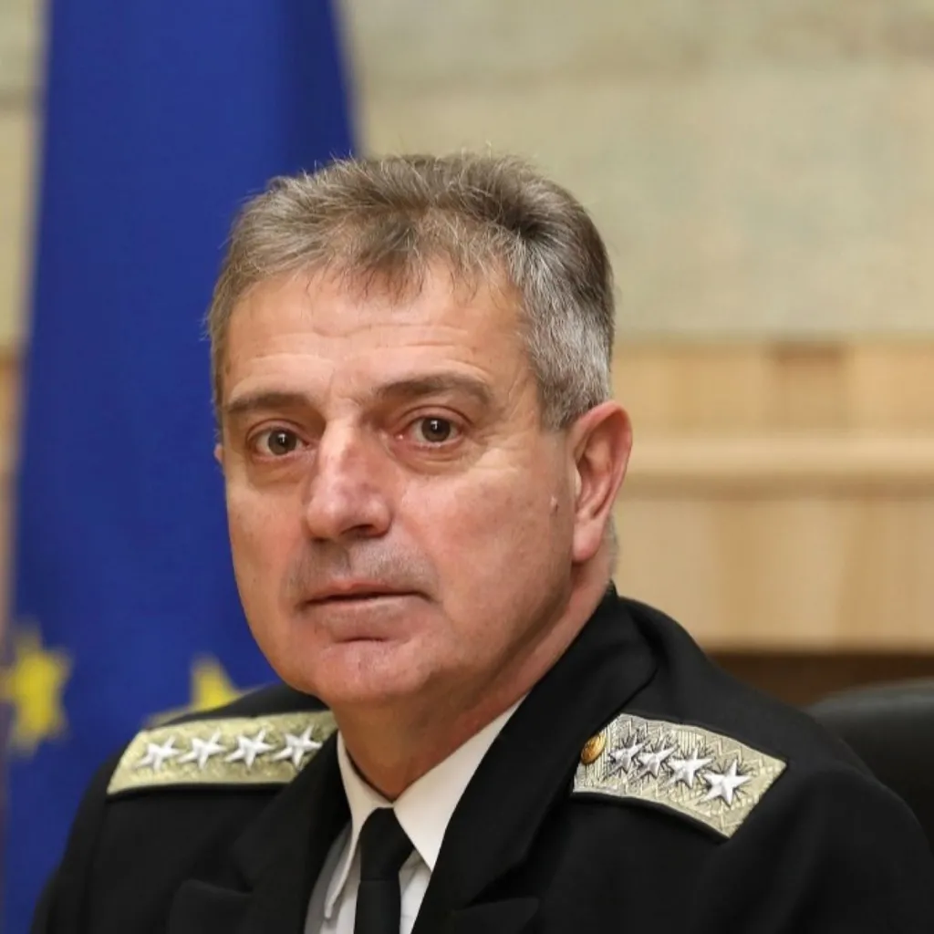 Емил Ефтимов подаде рапорт за освобождаване от военна служба