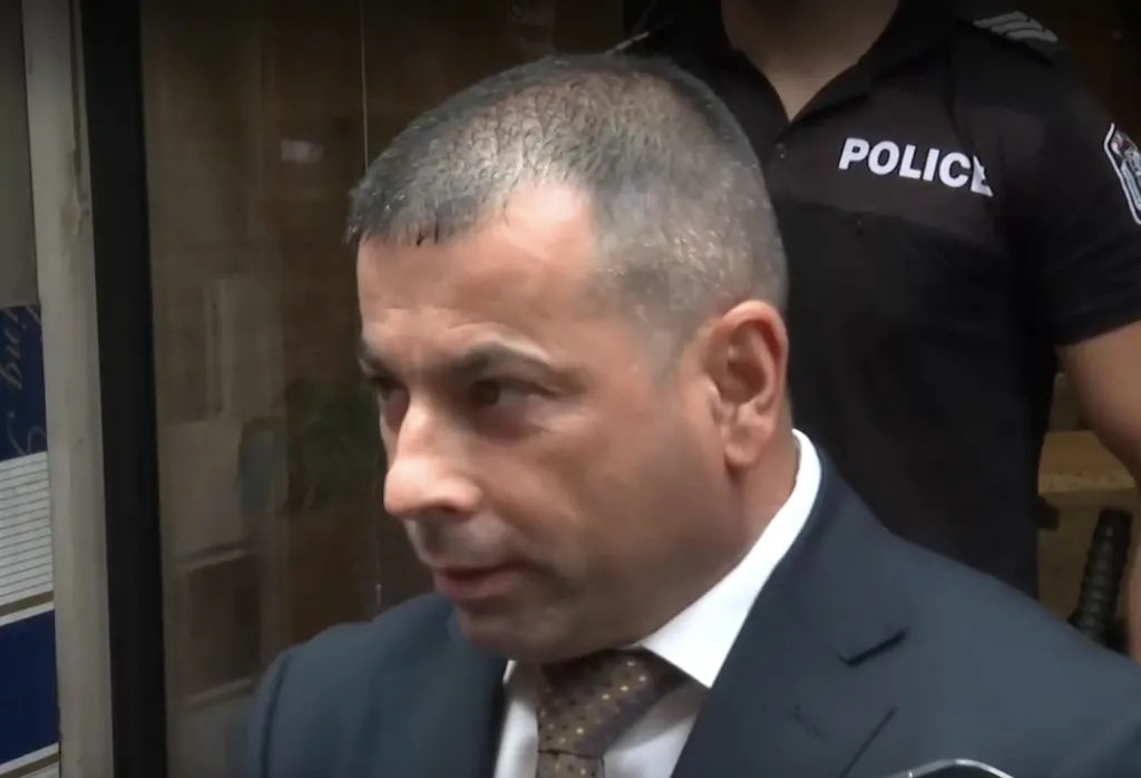 Задържаха 8 души при опит да продадат имот на починала жена с фалшиво завещание в София