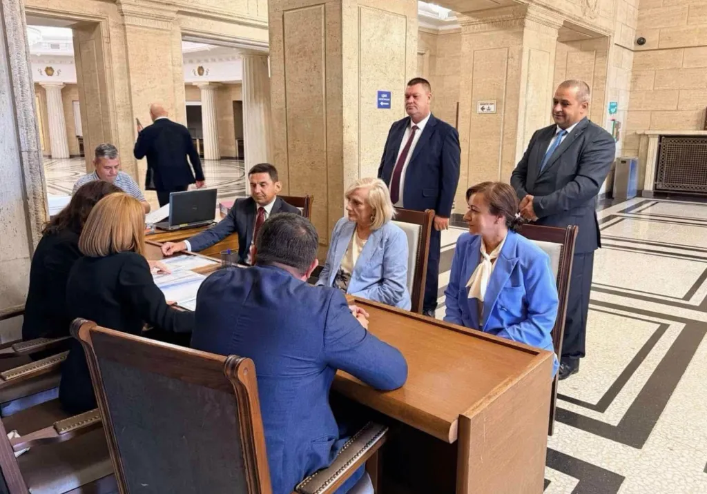 ДПС се регистрира за президентските избори