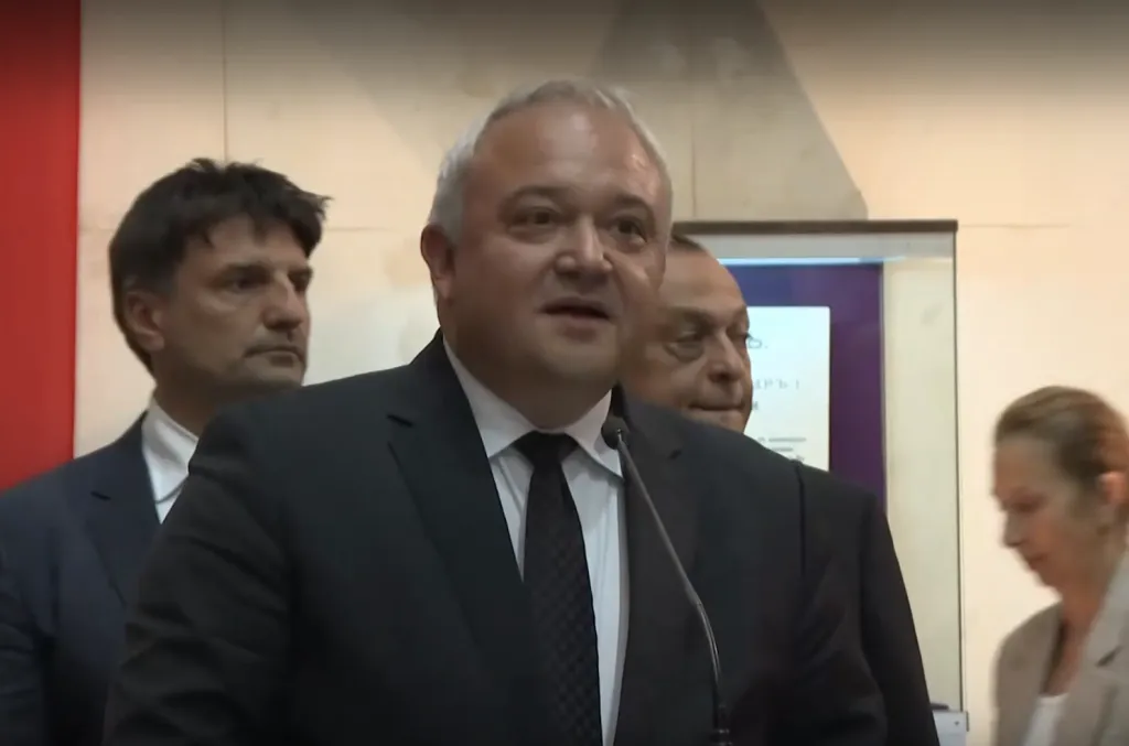 Вътрешният министър награждава младежи за доблестни постъпки