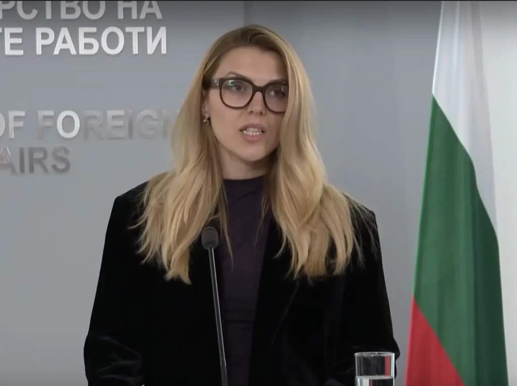 Петрова осъди атаката с дронове срещу два кораба в Черно море