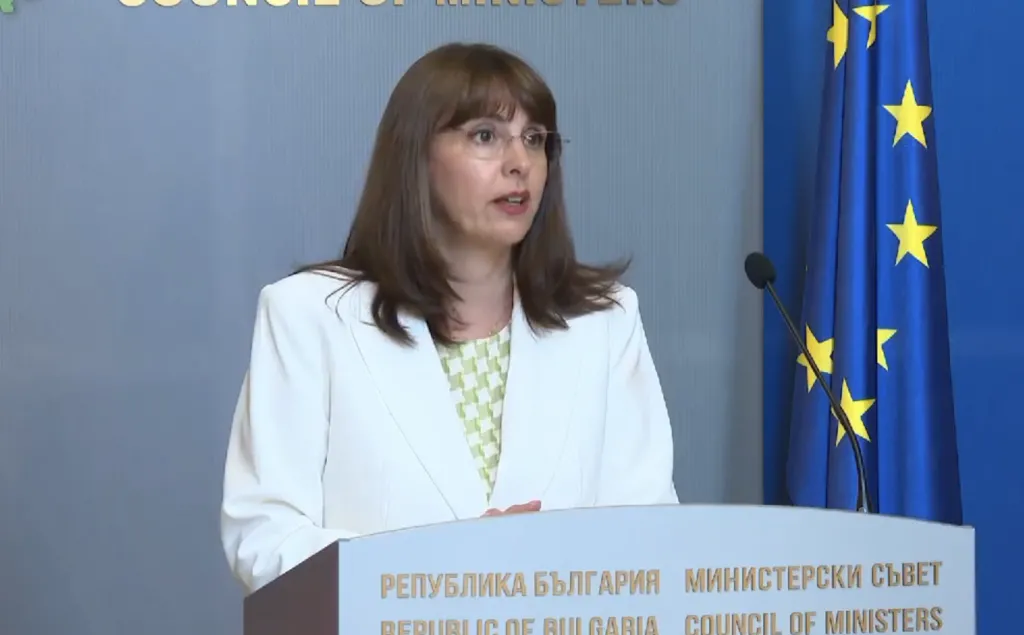 Въвеждат нов механизъм за минималната работна заплата