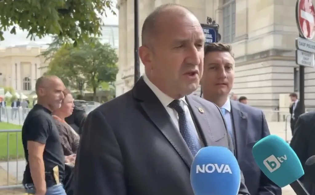 Радев: Нека се гордеем с постиженията на България в областта на Космоса