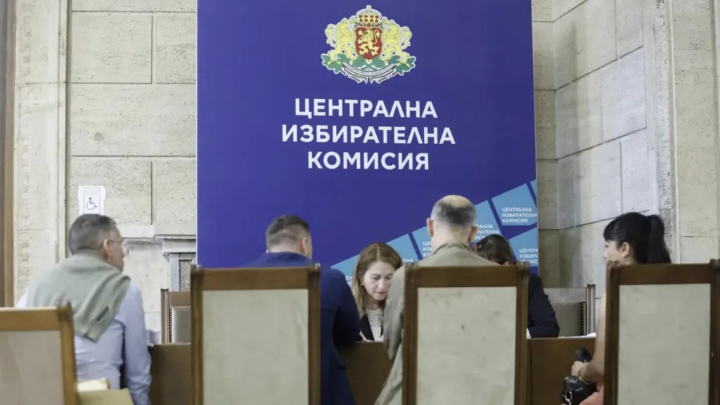 Комитетът на Гюров и Кандев внесе документите в ЦИК