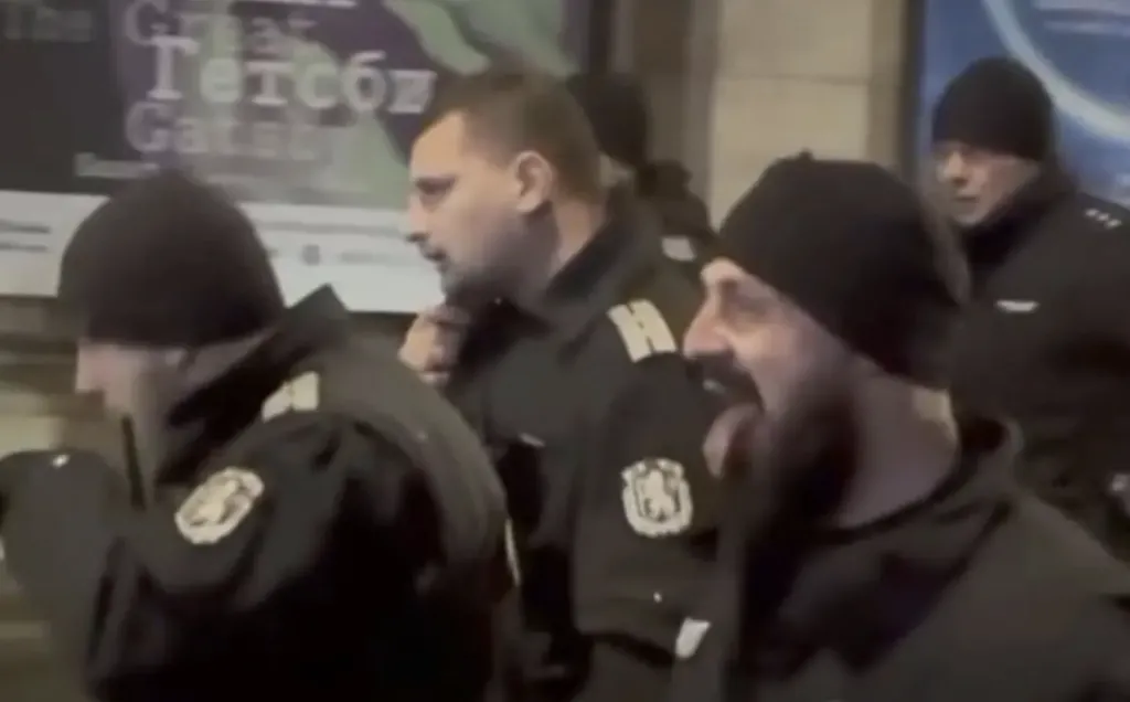 Самоуби се оплезеният полицай от големите протести миналата година
