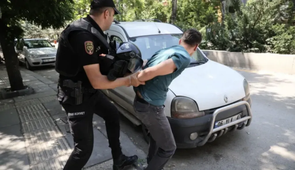 Турция задържа най-малко 47 души при акция срещу ЛГБТК+ организации