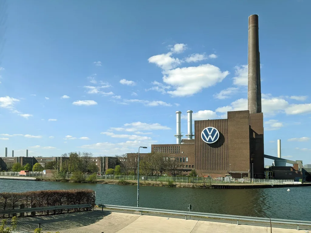 Volkswagen планира нови съкращения на 12 000 работни места
