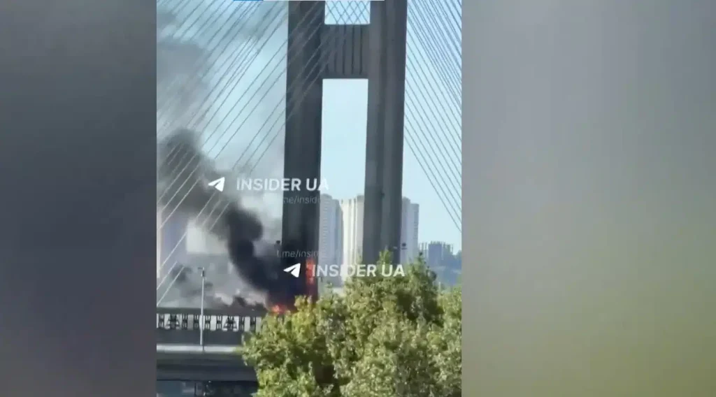 Северният мост в Киев поразен при руска атака