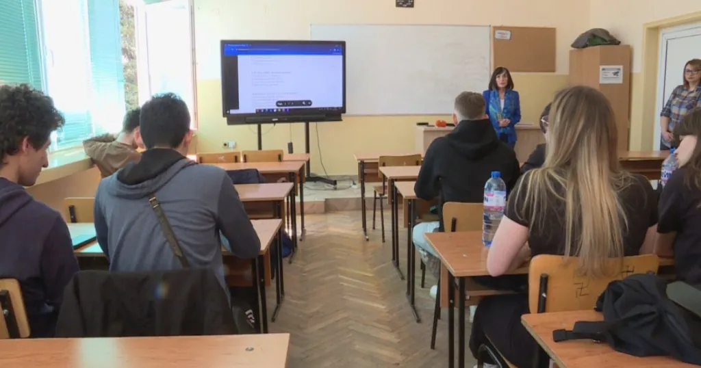 МОН показва система с готови учебни ресурси за училищата