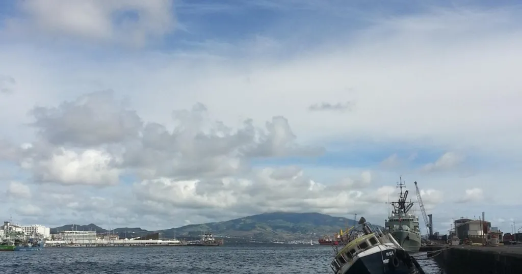 Потънал кораб в Черно море: двама загинали, 11 спасени