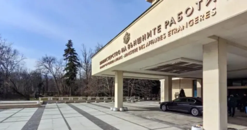 МВнР подготвя дипломатически стажове за студенти зад граница