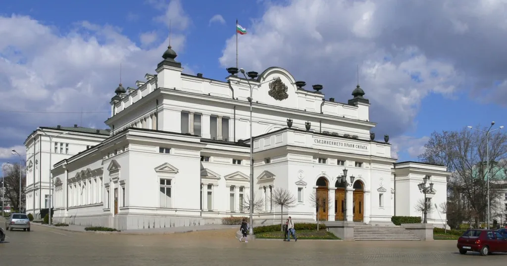 Предлага се спиране на детските надбавки само за месец