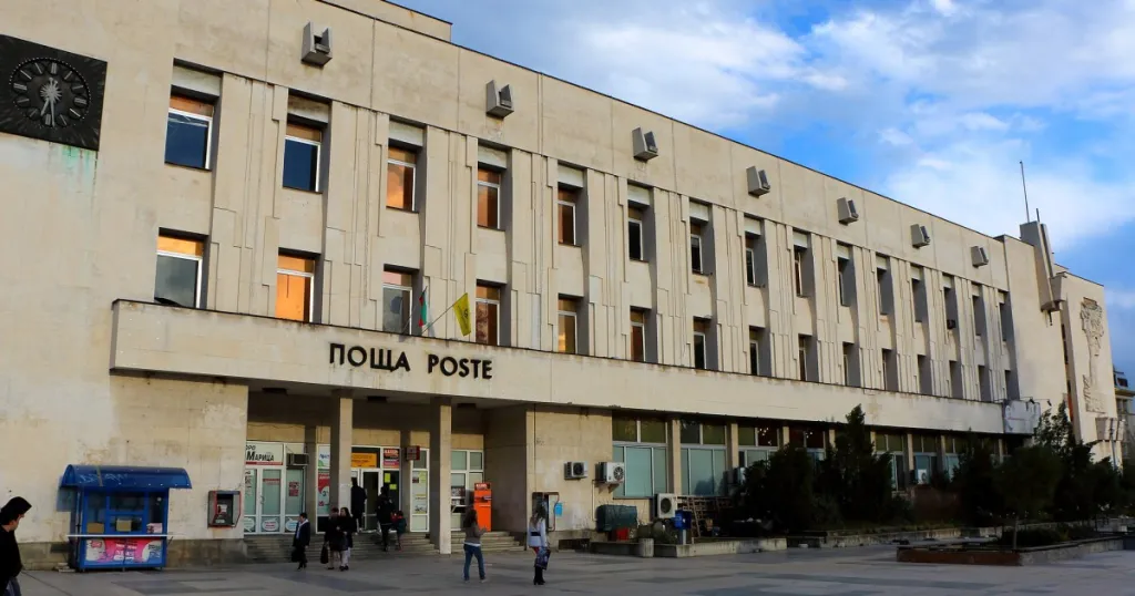 Скъсан кабел прекъсна обслужването в „Български пощи“