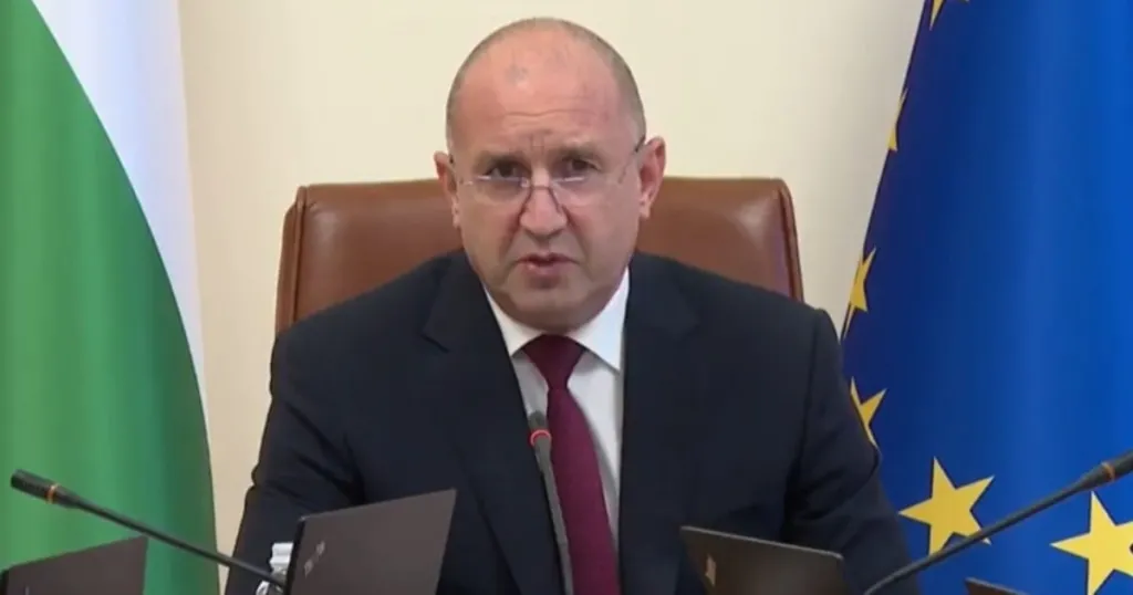 Радев планира ръст на заплатите и пенсиите през 2027 г.