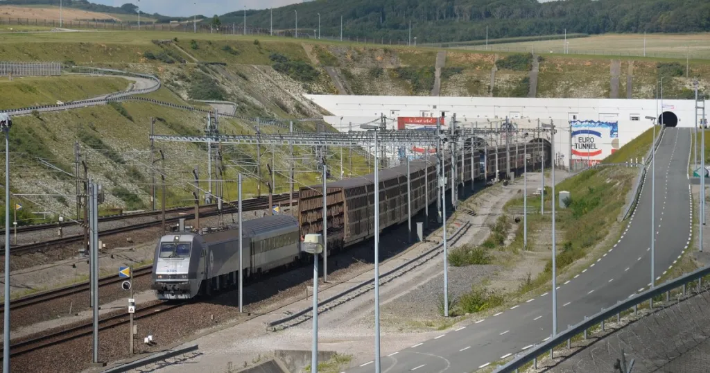 Сблъсък с товарна совалка в Евротунела рани 19 души