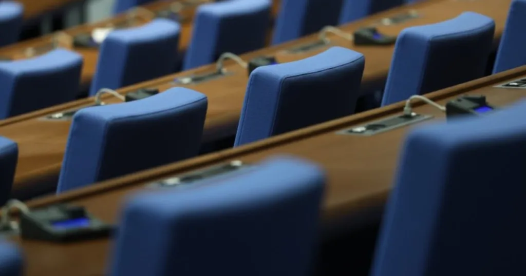 Опозицията събра подписи за две заседания в парламента