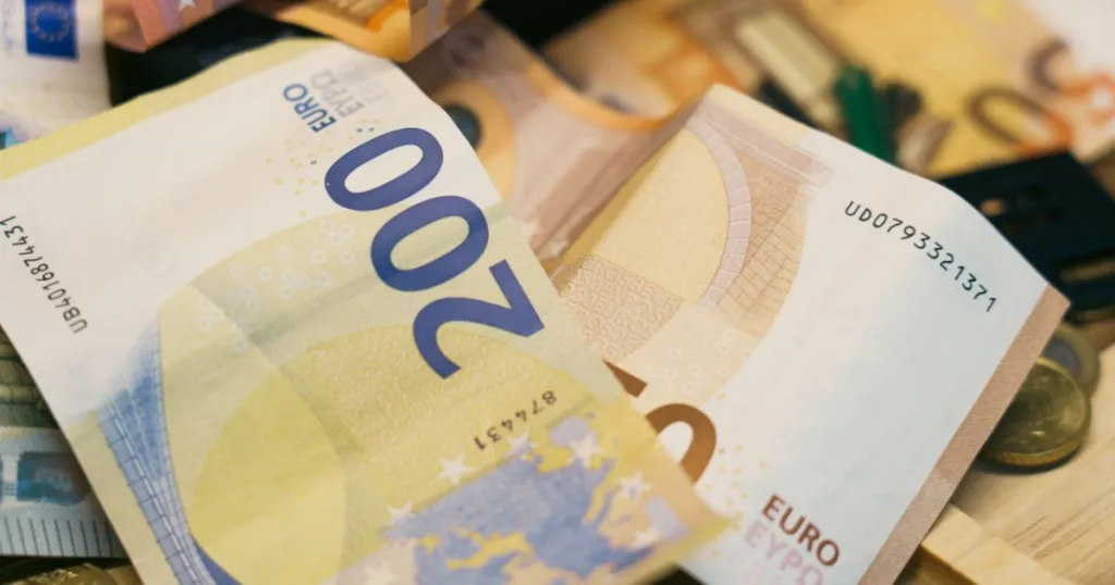 НСИ отчете 4% дефицит и ръст на държавния дълг през 2025 г.