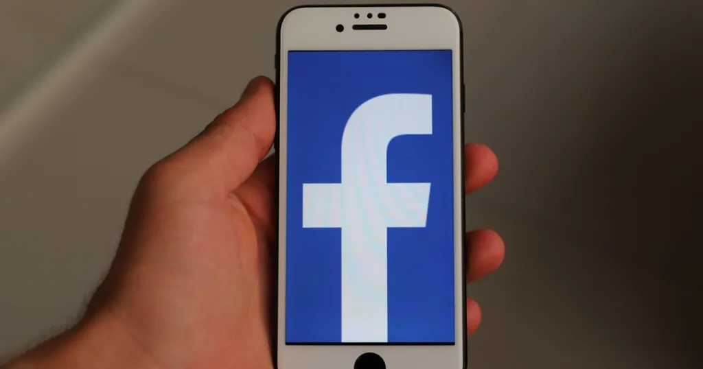 Три сатирични страници във Facebook станаха недостъпни