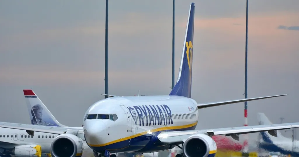 Ryanair затваря пунктовете за багаж час преди полета