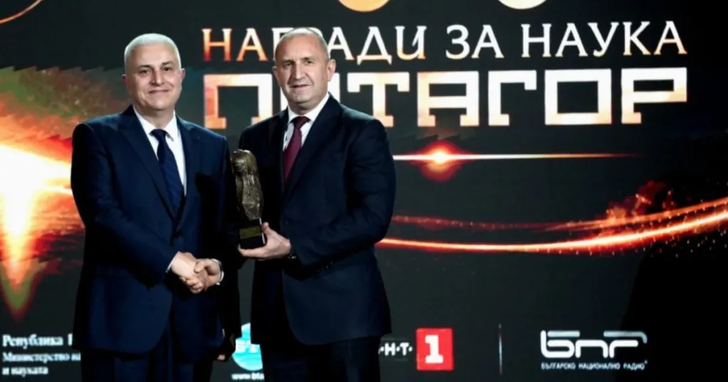 Ивайло Търнев получи голямата награда „Питагор“