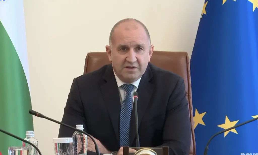 Радев: Екипажът на потъналия кораб остава в неизвестност