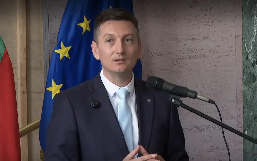 Изтеглиха номерата на 10 машини за проверка преди вота
