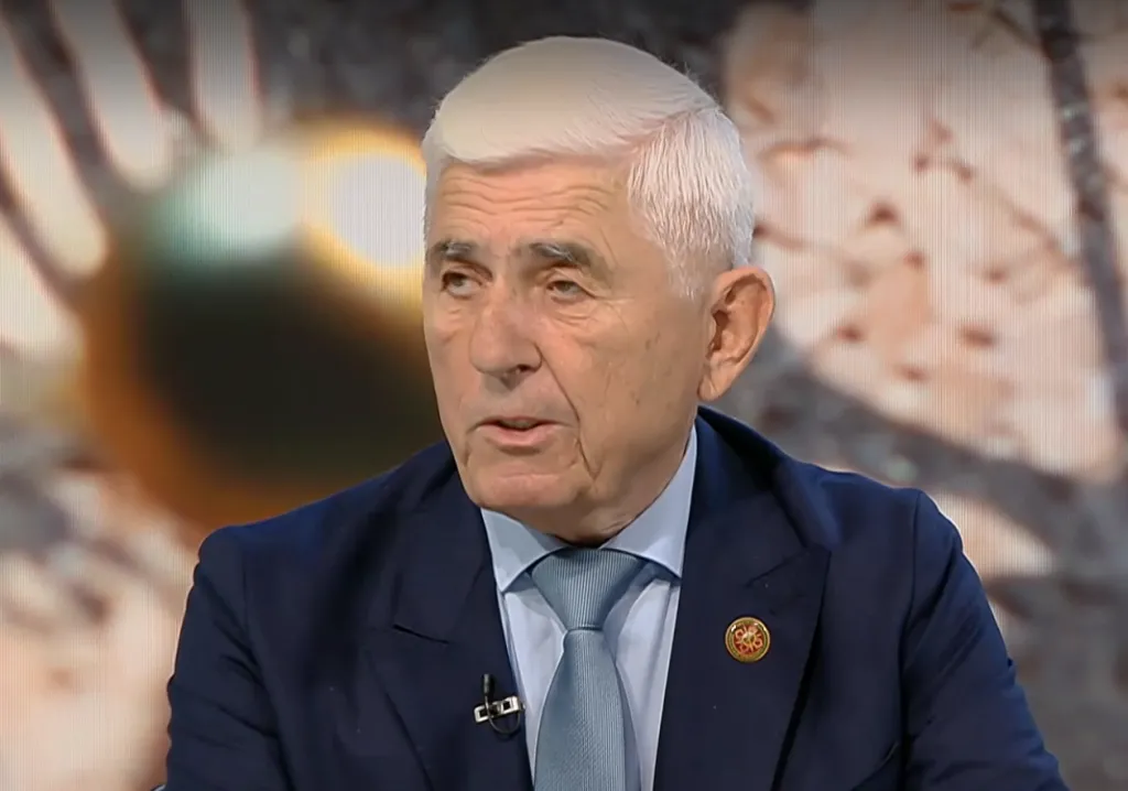 Златан Стойков предупреждава за бавно връщане към Студената война