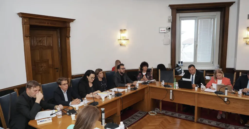 Правната комисия обсъжда публикуването на указите за помилване
