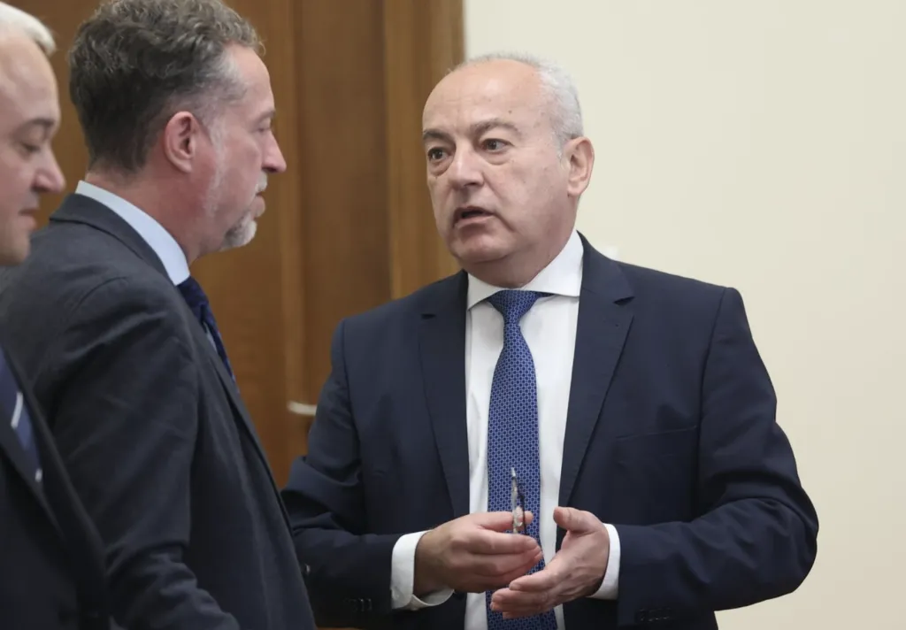 Донев ще обсъди по-висок ръст на бюджетните заплати