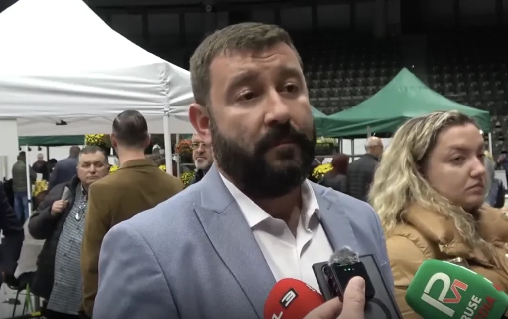 Зам.-министри посочиха пренасищането и ниските цени като проблем за овощарите