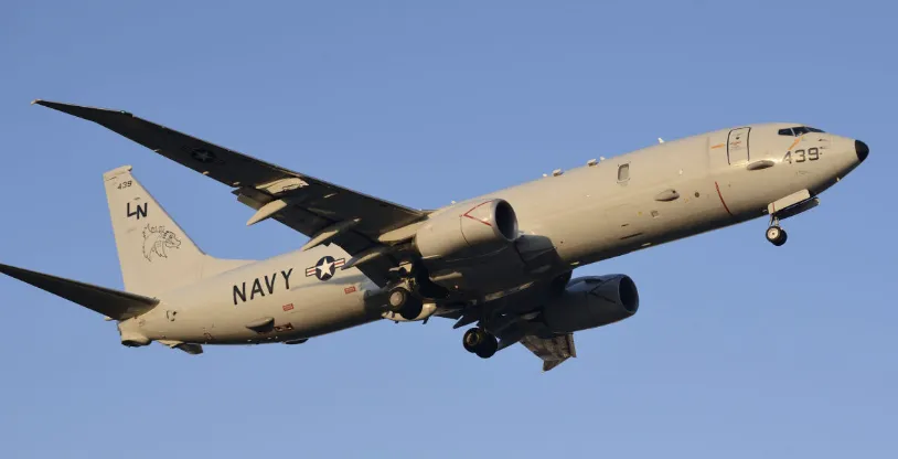 Американският P-8A Poseidon патрулира над Черно море