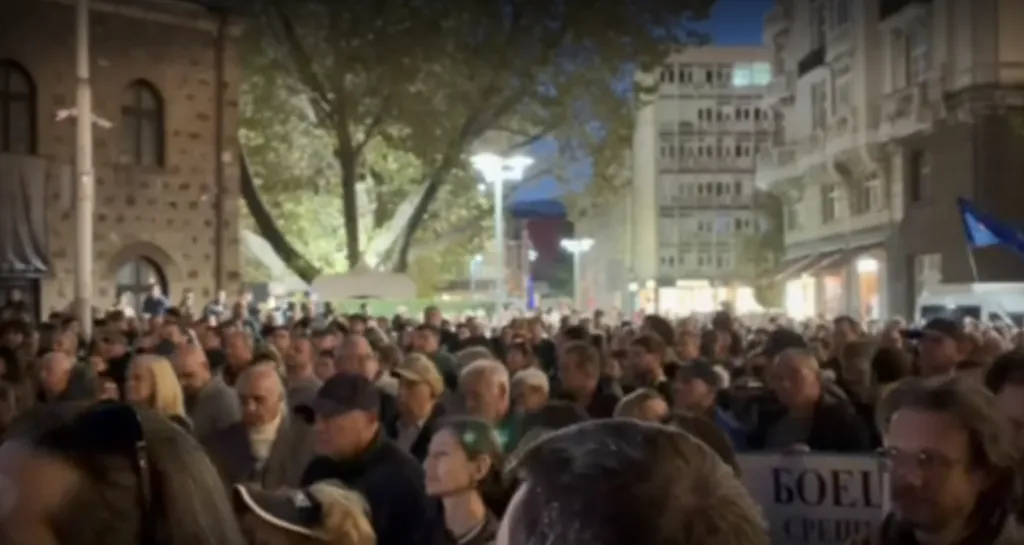 Граждани протестираха пред Президентството срещу политиката на властта