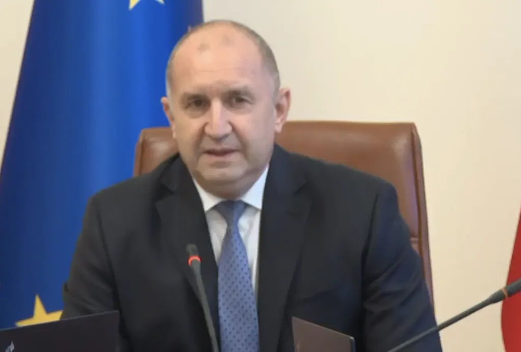 Радев: Лейтенантите на Борисов и Пеевски вече не определят обществените поръчки