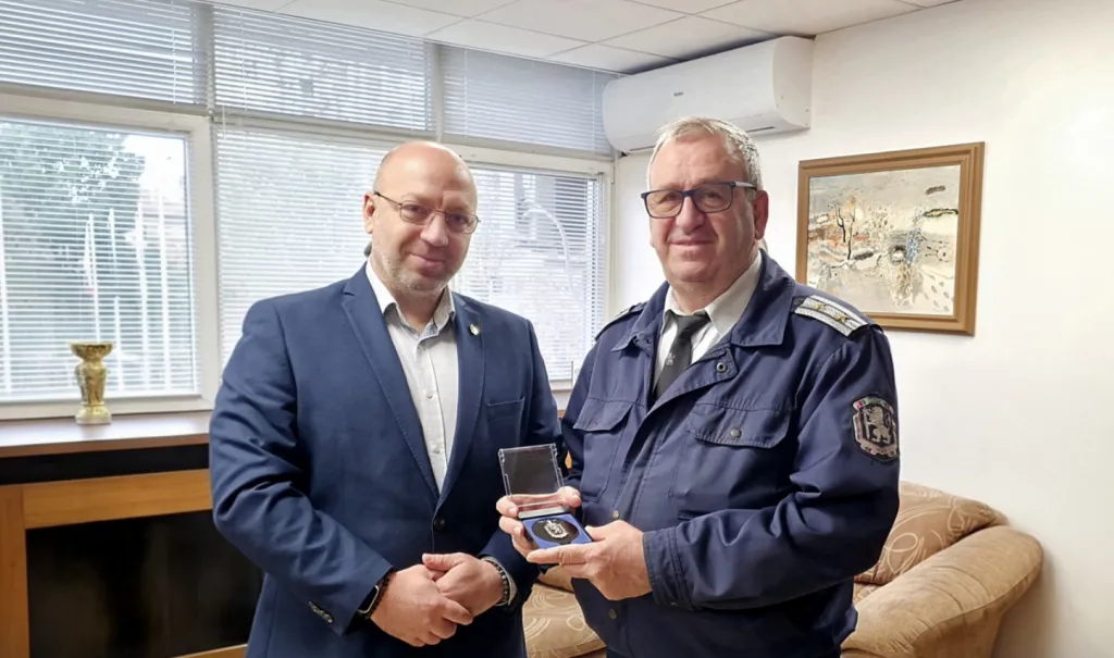 Гл. инсп. Светлан Кръстев получи отличие за дългогодишната си служба в МВР