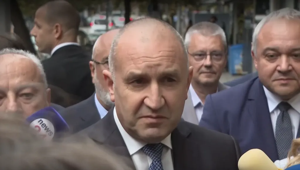 Радев обяви подкрепа за Йотова и Вълчев на президентските избори