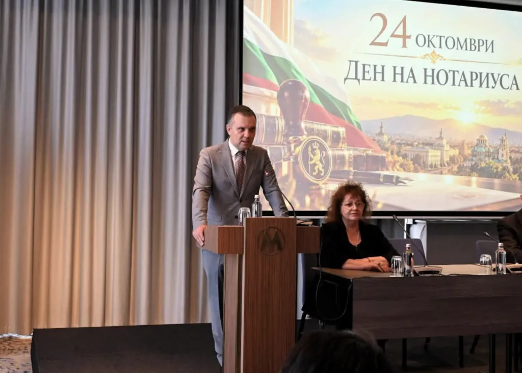 Николай Найденов обсъди с нотариусите мерки срещу имотните измами