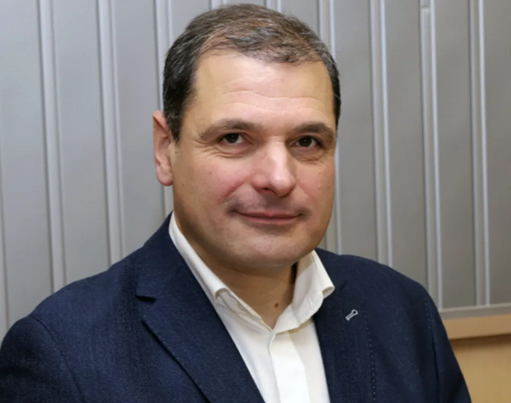 Иво Инджов допуска по-малка разлика между първия и втория