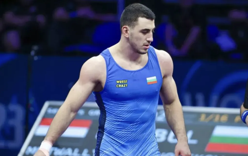 Новиков победи Расулов и стигна до първи световен финал