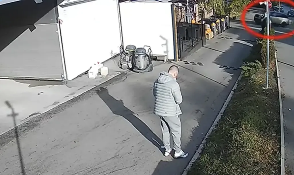 Два еднакви джипа са заснети край дома на Слави Бинев в деня на убийството