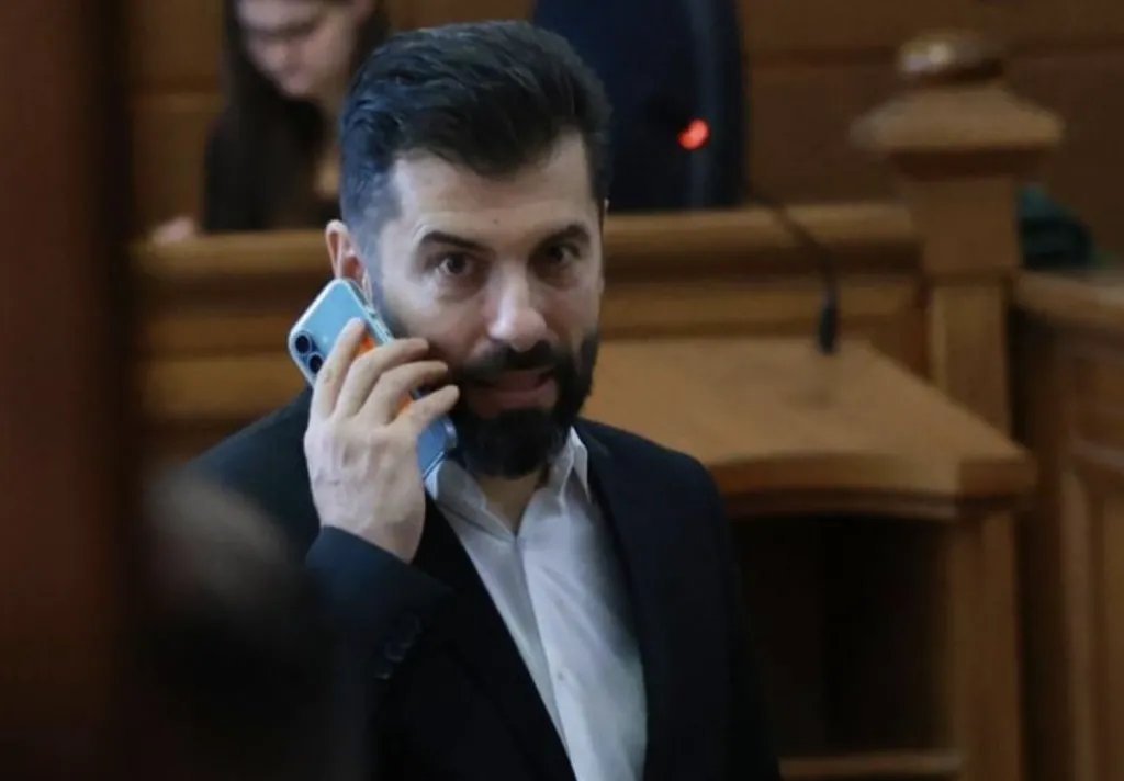 Петър Тодоров и Емил Тонев дават показания по делото срещу Кирил Петков
