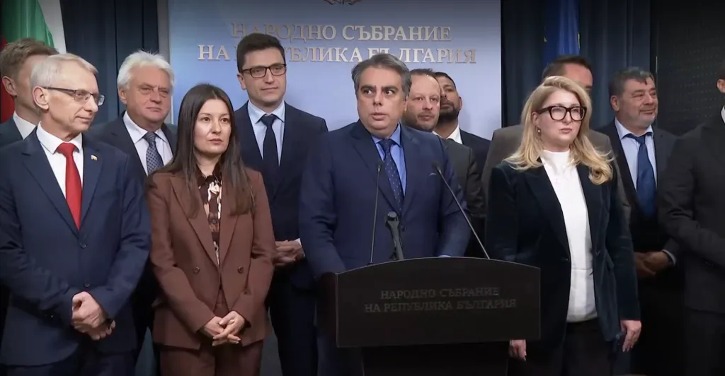 Асен Василев обвини кабинета, че крие Бюджет 2027