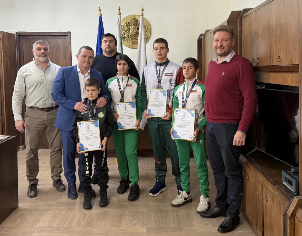 Пенчо Милков отличи четирима медалисти на СК „Динамо“