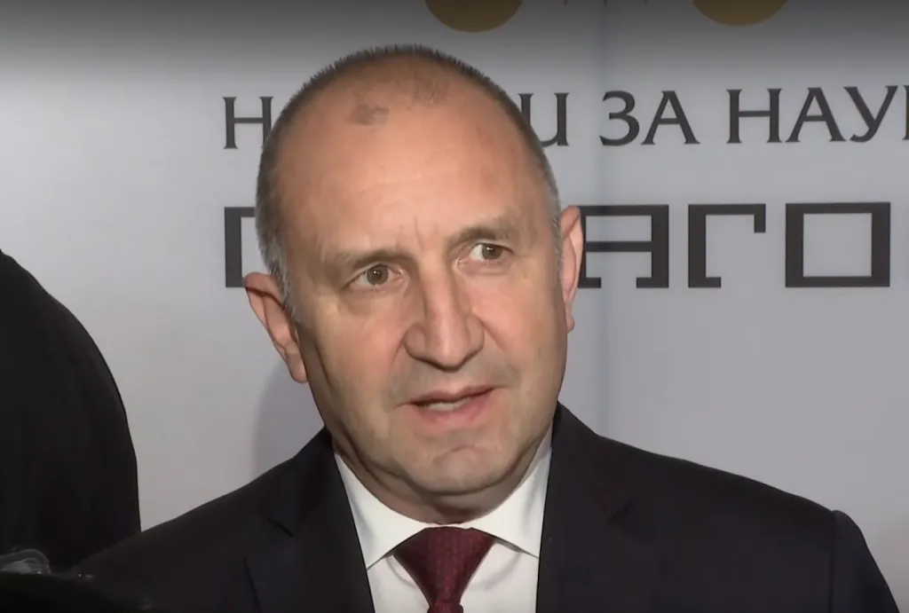 Румен Радев съобщи за готовност на L-39 при навлизане на дронове